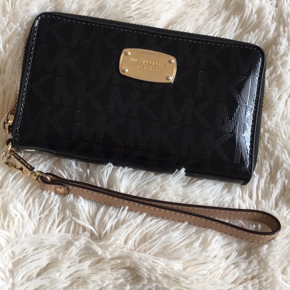 MICHAEL KORS - Black Wallet - Picture 7 of 11